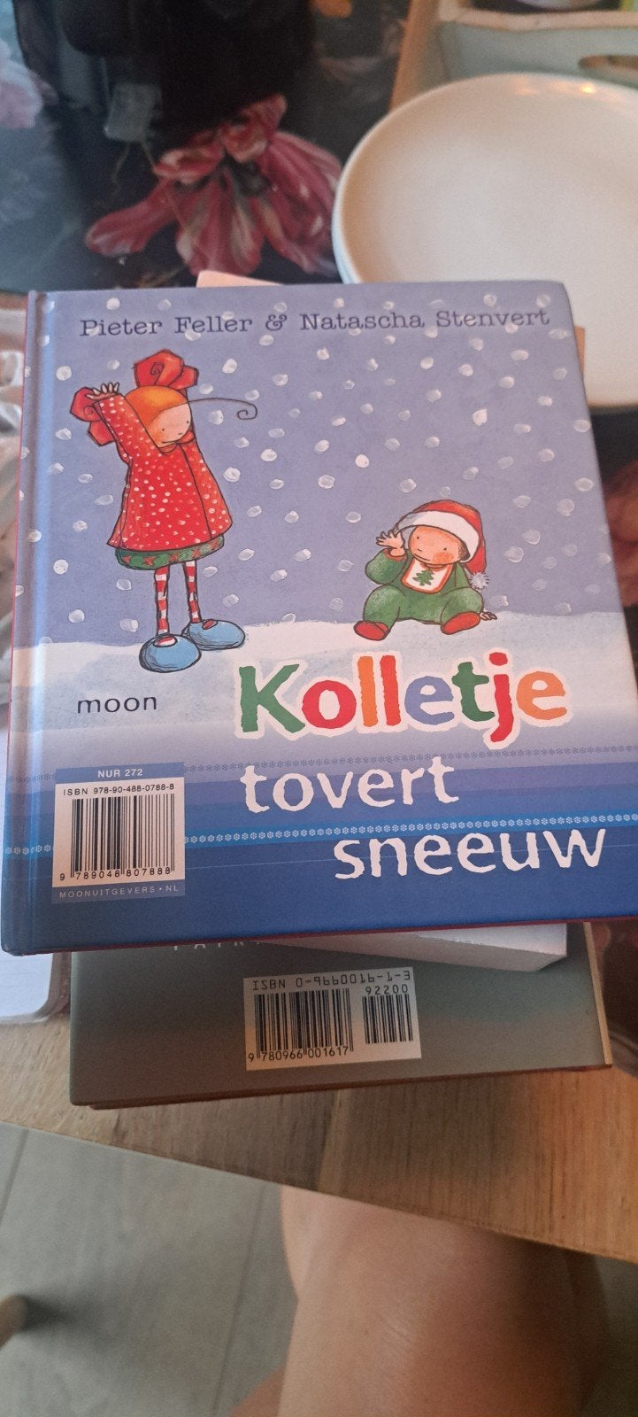 Kolletje tovert een zak met pakjes & Kolletje tovert sneeuw, Boeken, Fictie algemeen, Jongen of Meisje, Pieter Feller & Natascha Stenvert