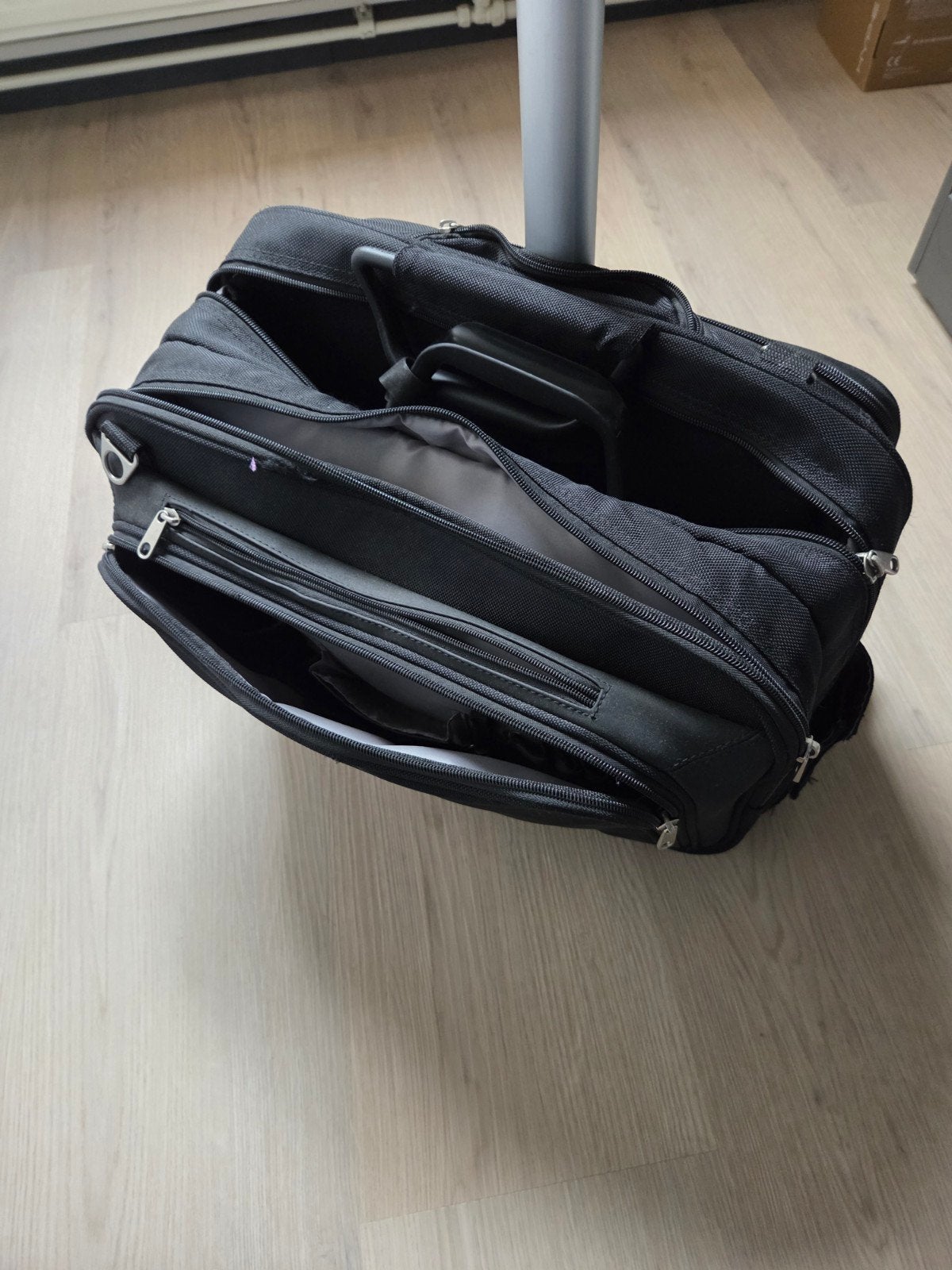 laptop rol trolley, Computers en Software, Trolleytas, 17 inch of meer, Ophalen of Verzenden, Zwart
