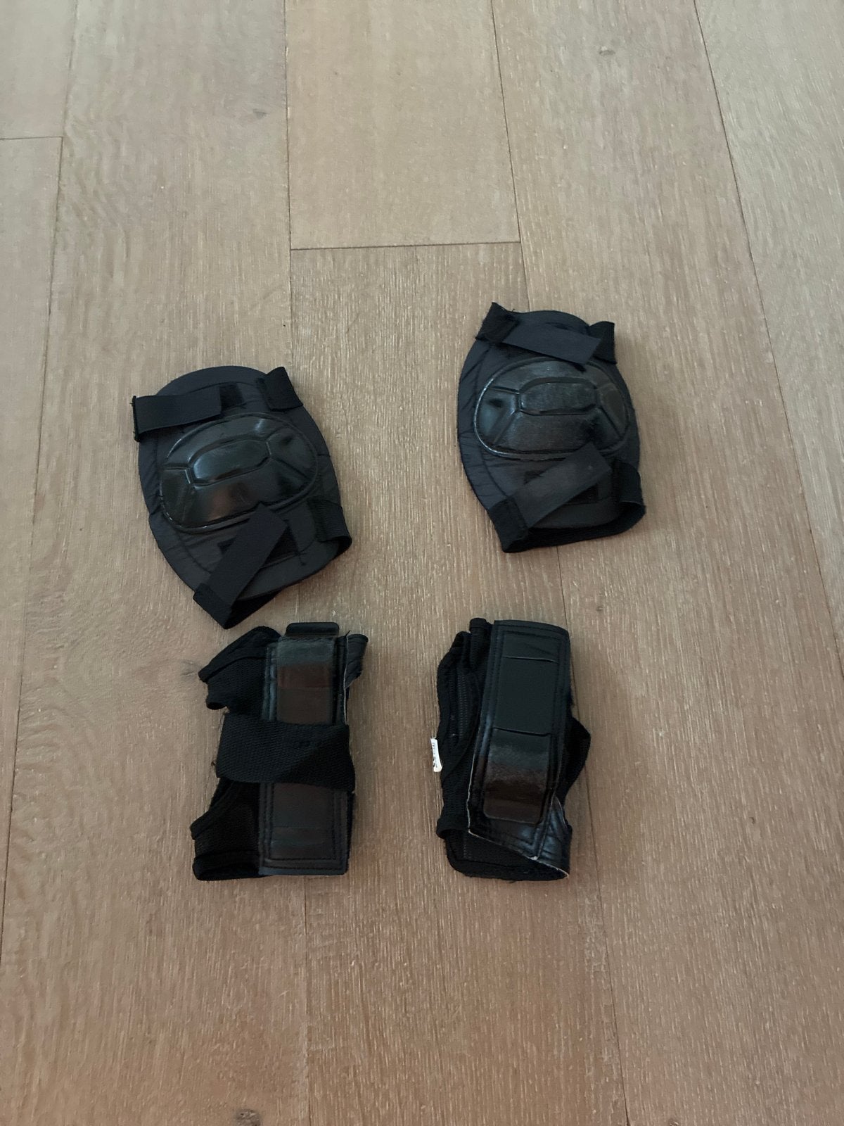 Knie- en polsbeschermers voor kinderen (schaatsen/skaten), Ophalen of Verzenden, Gebruikt, Overige typen, Overige merken