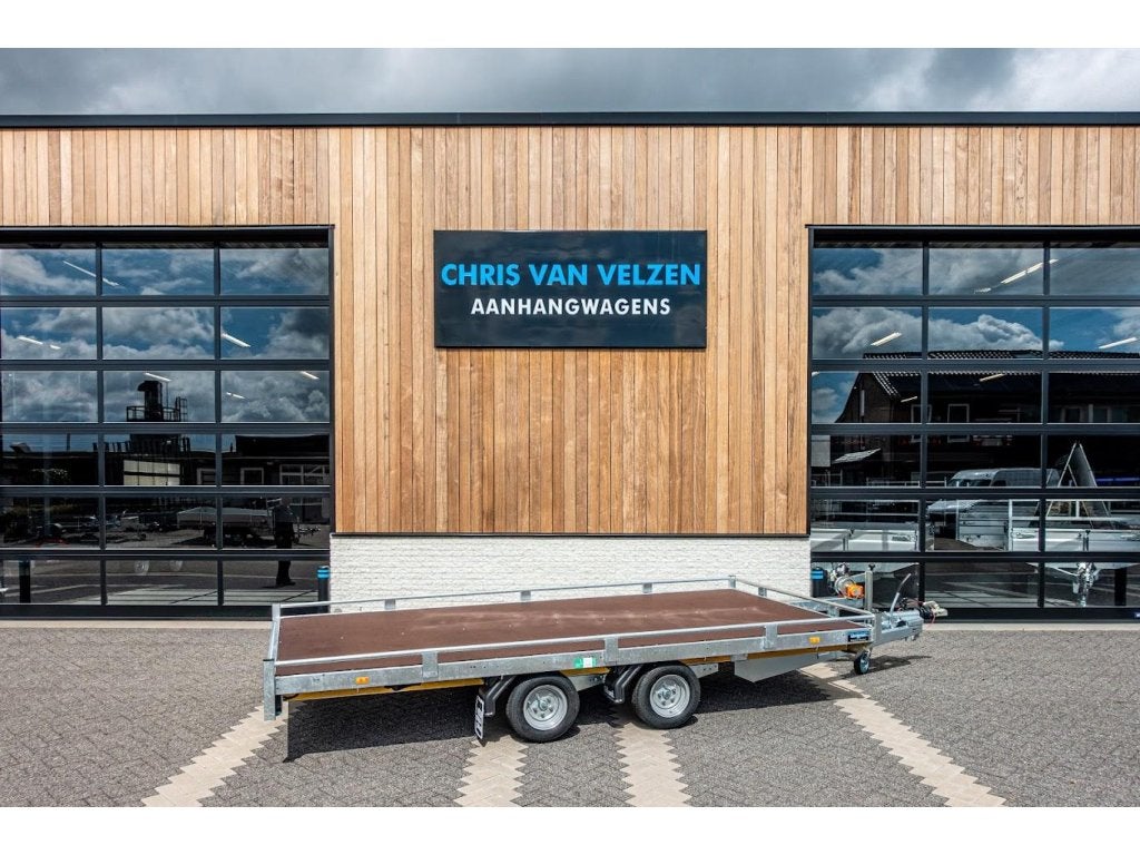Actie Nieuwe Eduard autoambulance 2700 kg 406x200cm, Nieuw