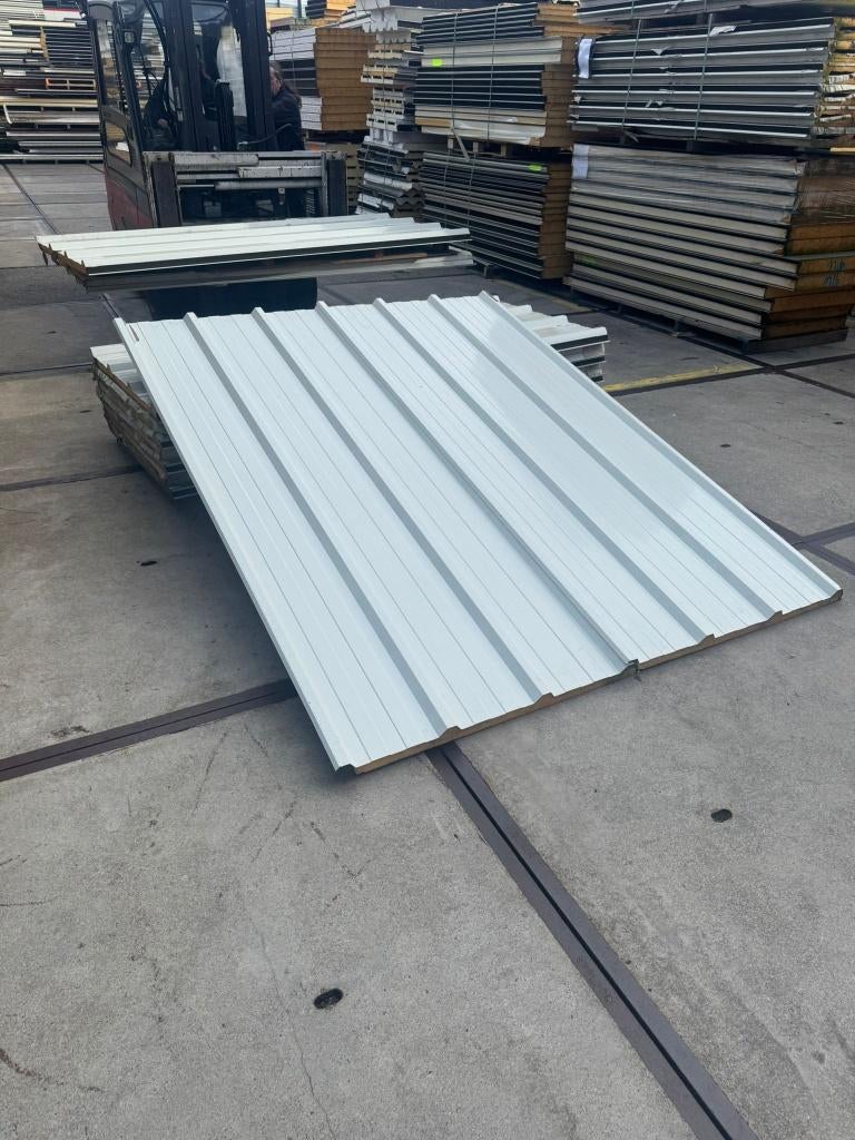 Sandwichpanelen Dak 40/70 RAL9002  2.60m x 1m €12,50 p/m, Doe-het-zelf en Verbouw, Platen en Panelen, Ophalen, Zo goed als nieuw