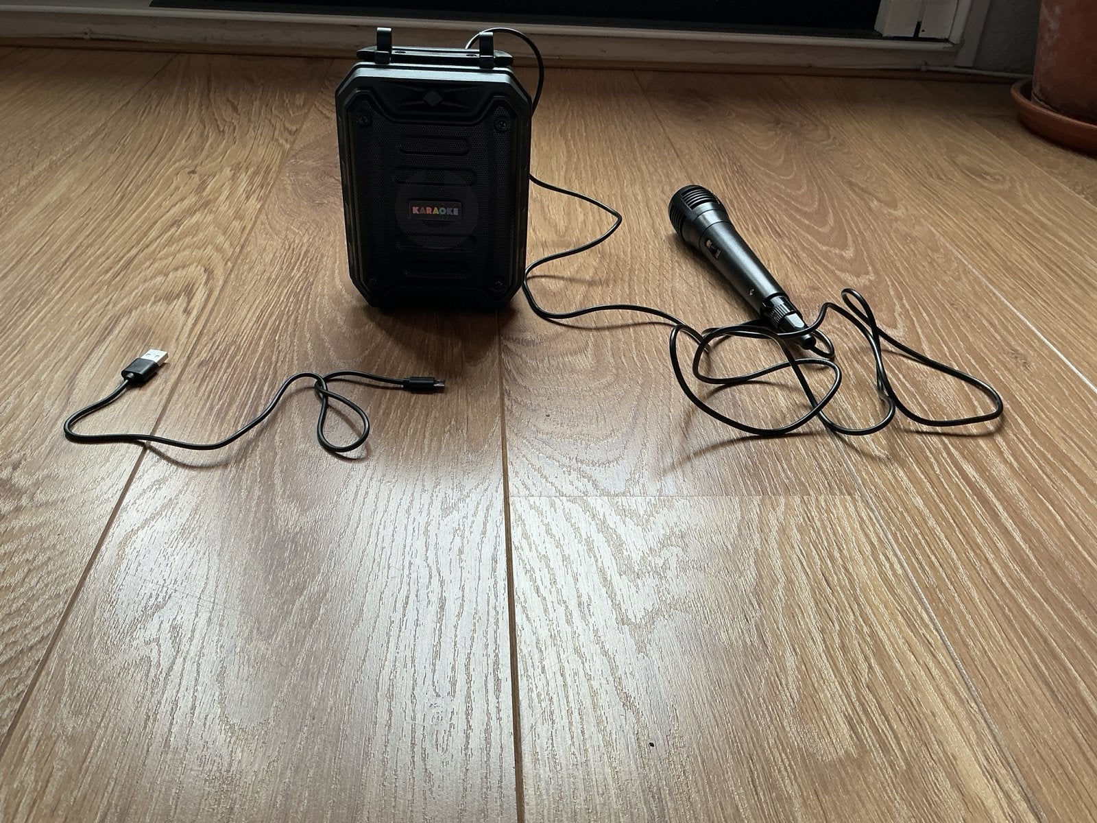 Draagbare Karaoke Set - Luidspreker en Microfoon,oplader, Ophalen of Verzenden, Zo goed als nieuw, Complete set
