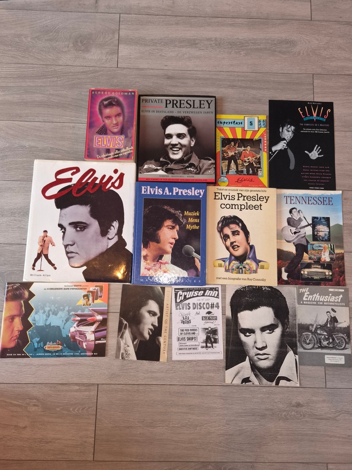 Grote collectie Elvis Presley boeken en memorabilia, Ophalen, Zo goed als nieuw, Artiest, Diverse auteurs