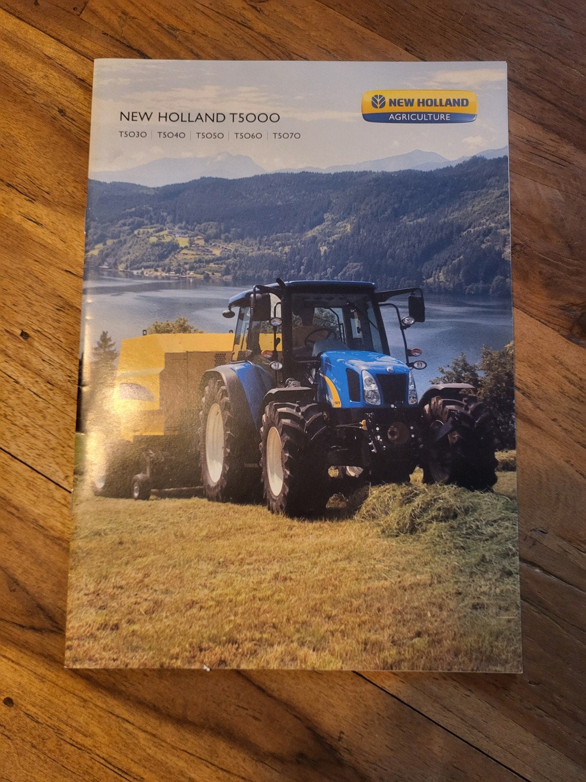 tractor folder New Holland T5000, Boeken, Ophalen of Verzenden, Zo goed als nieuw