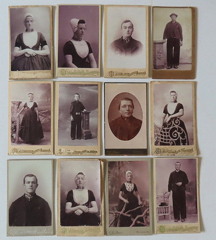 12 antieke CDV foto's zeeuwse klederdracht (no 5) incl verze, Gebruikt, Verzenden, Foto, Klederdracht