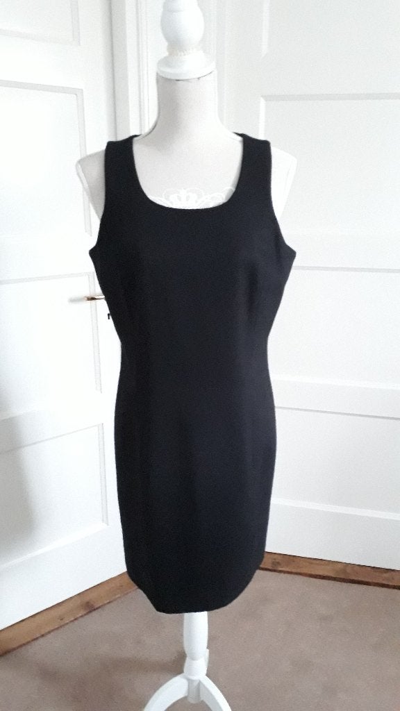Mooi zwart gevoerd jurkje van Q-Line      maat 40, Kleding | Dames, Maat 38/40 (M), Verzenden, Zwart, Knielengte