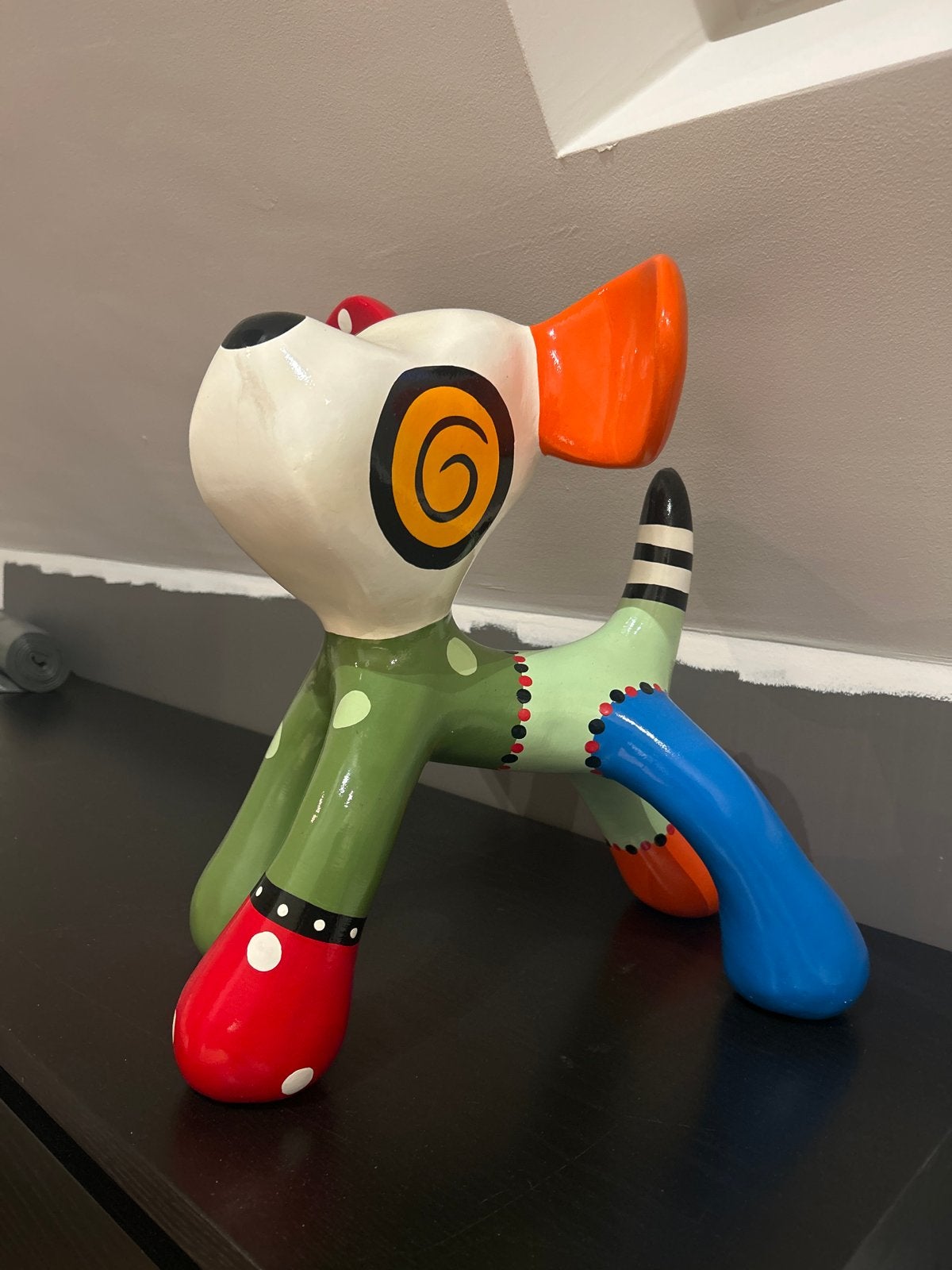 Jacky Zegers kunst hond, kleurrijk en speels beeld, Kunststof, Ophalen of Verzenden, Zoogdier, 20 - 50 cm