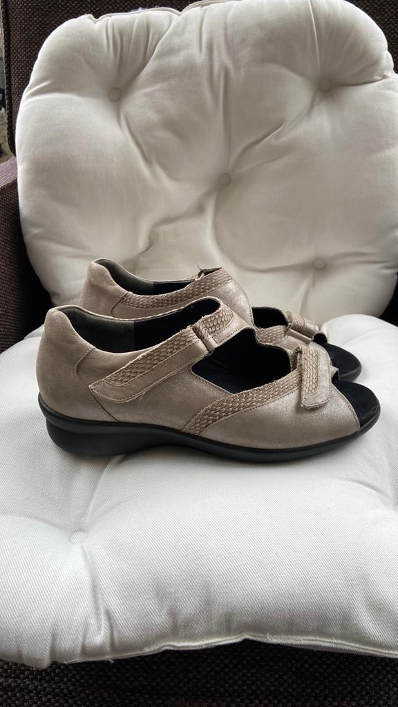 Durea sandalen mt 4 is mt 37 wijdte H zgan, Beige, Zo goed als nieuw, Sandalen of Muiltjes, Ophalen of Verzenden