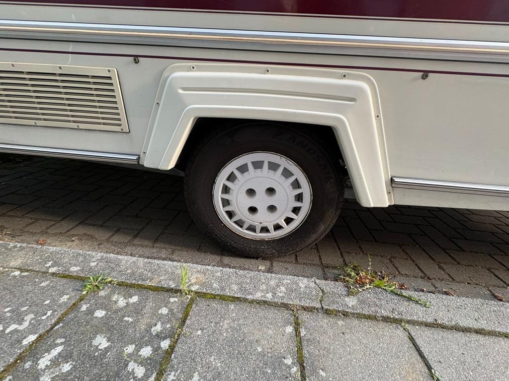 Te koop: Elddis WISP 470 – compacte en nette gezinscaravan, Caravans en Kamperen, Elddis, Rondzit, Koelkast, Particulier