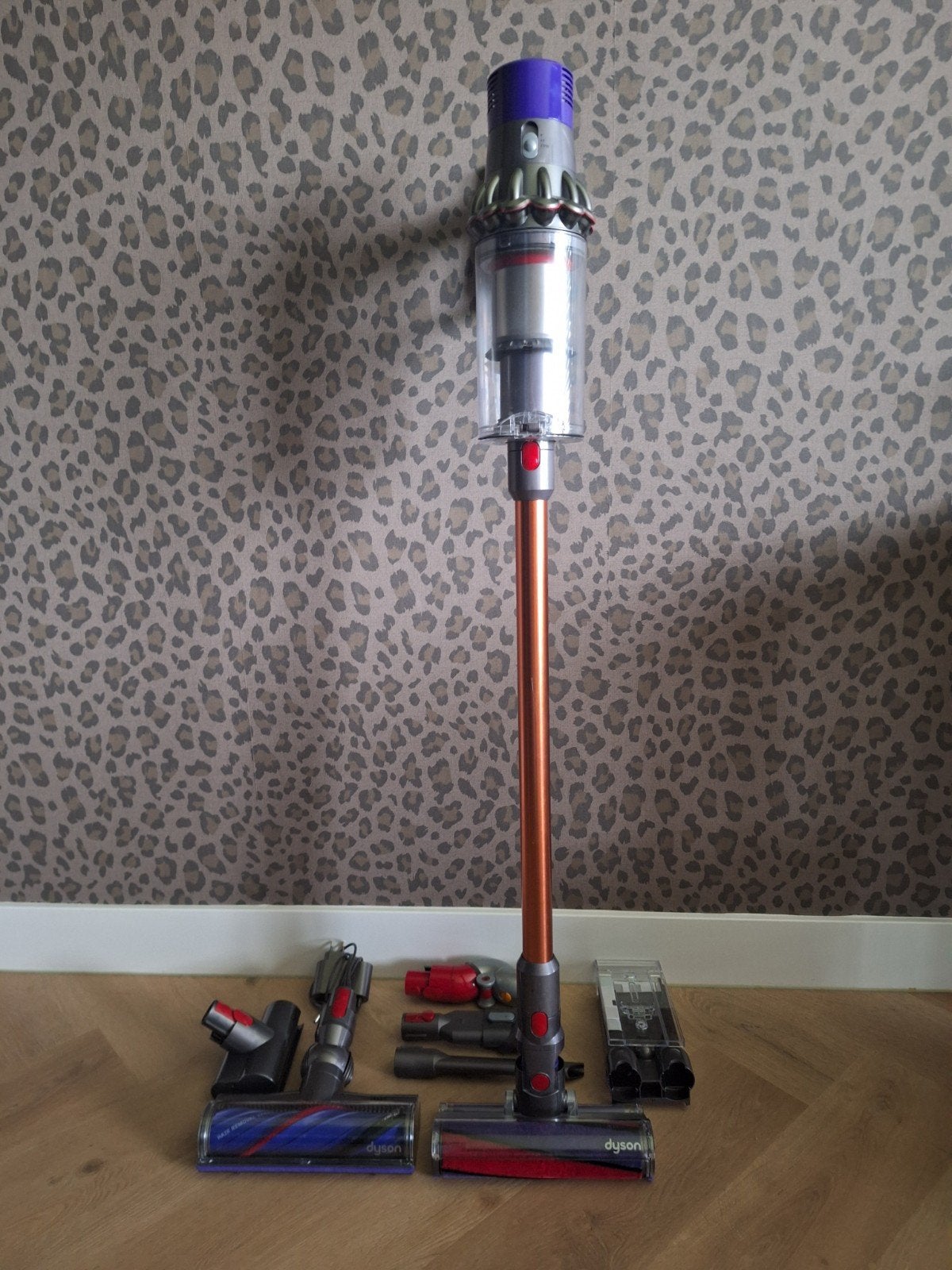 Dyson cyclone v10 absolute, Witgoed en Apparatuur, Stofzuigers, Zo goed als nieuw, Steelstofzuiger, Dyson, Minder dan 1200 watt