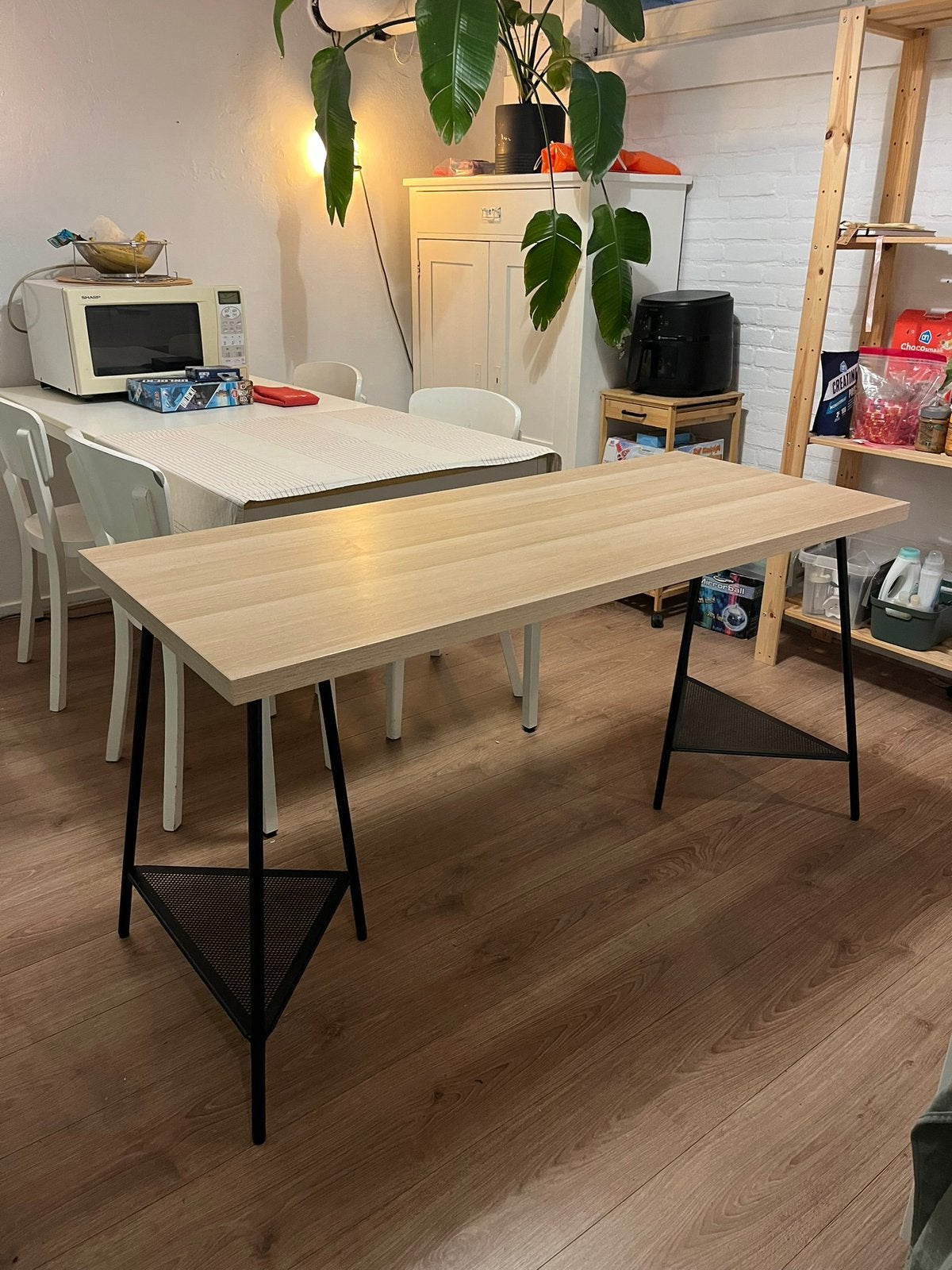 Bureau / tafel van de IKEA, 140x60, hout met metalen schagen, Ophalen, Hout, Zo goed als nieuw, IKEA