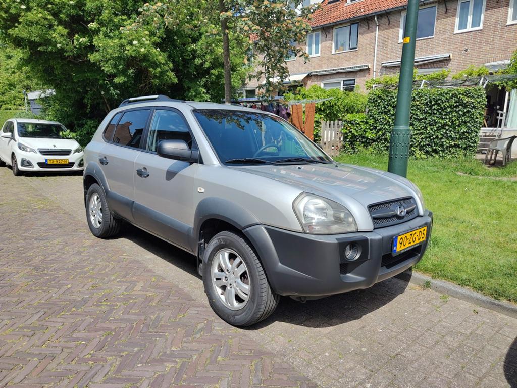 Hyundai Tucson 2.0 I 2WD 2008 Grijs, Auto's, Hyundai, 4 cilinders, Origineel Nederlands, 75 €/maand, Handgeschakeld