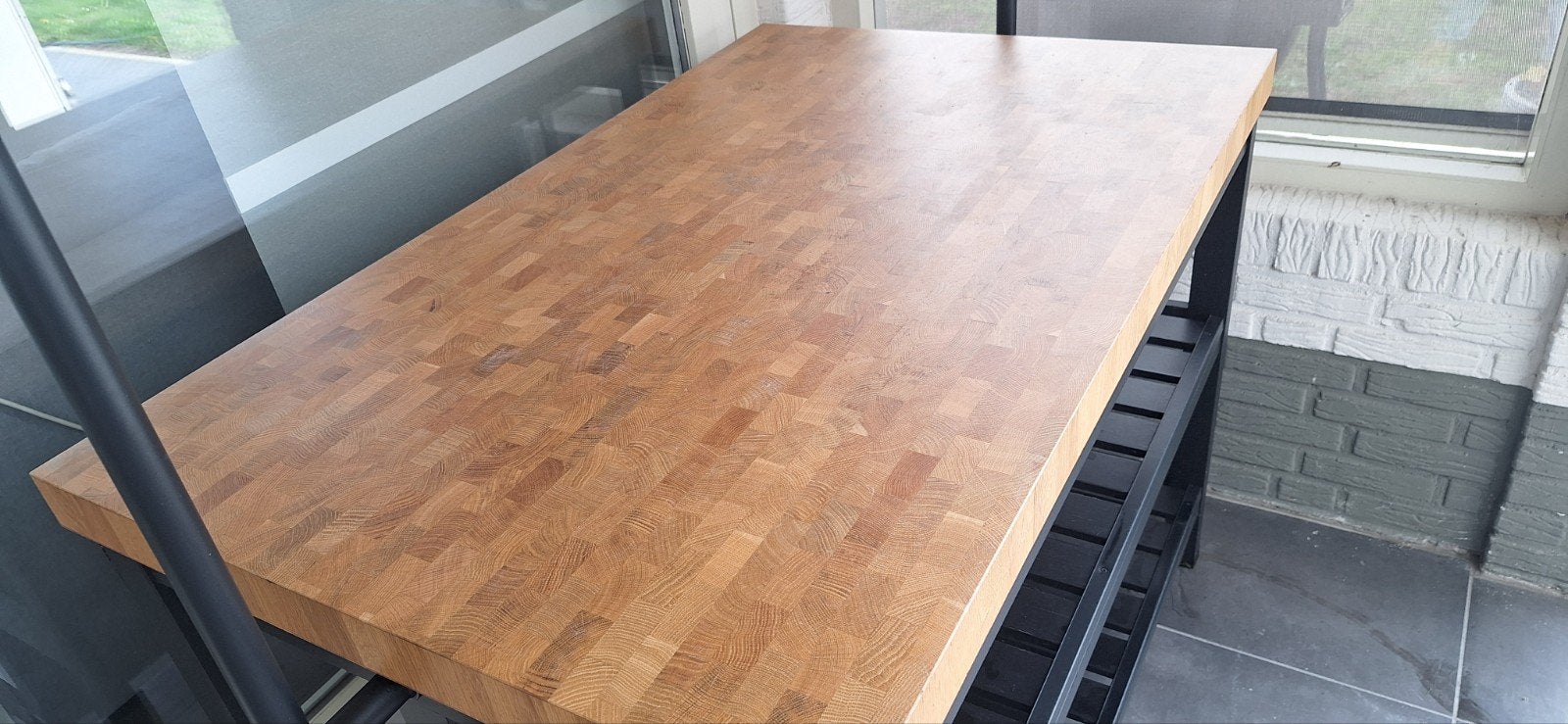 Foto 4 van Bartafel / BBQ Tafel met Houten Blad en Metalen Frame