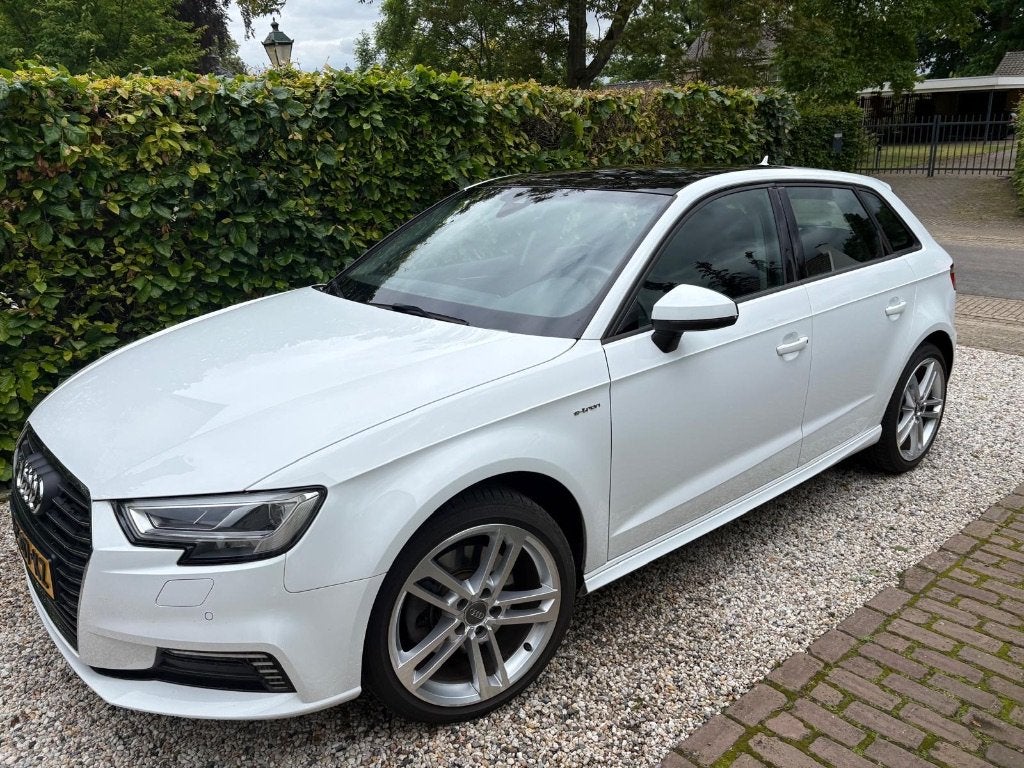 Audi A3 1.4 Tfsi 204pk E-tron S Tronic 2018 Wit, Auto's, Panoramadak, Stof, Zwart, 4 cilinders