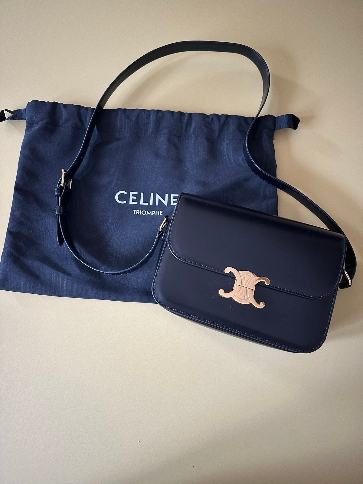 Celine Triomphe Zwart tas, nieuw & origineel!, Sieraden, Tassen en Uiterlijk, Ophalen of Verzenden, Nieuw, Zwart, Schoudertasje