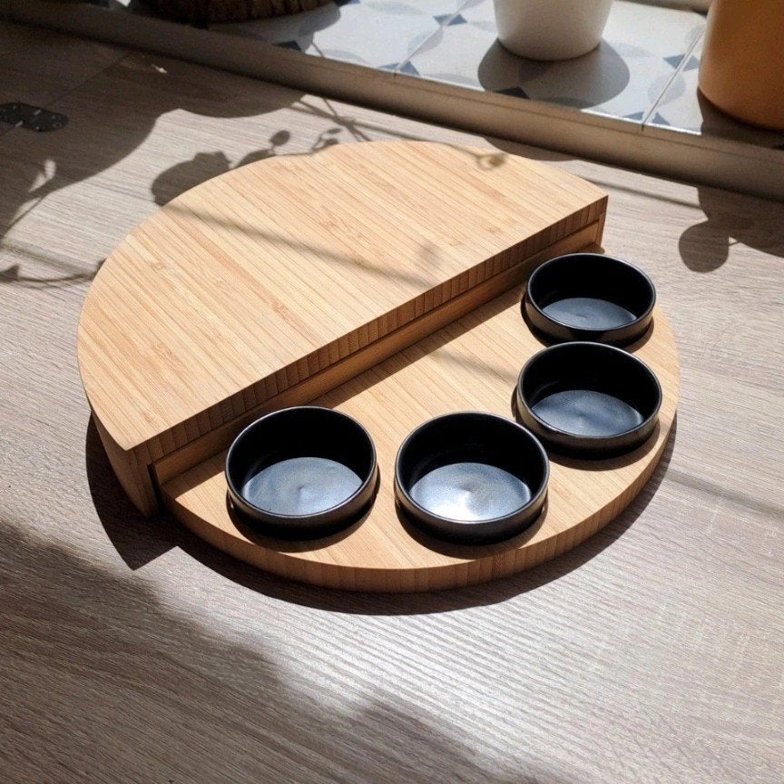 Tapasplank met schaaltjes - Bamboe serveerplank, Hout, Snij-/serveerplank, Ophalen of Verzenden, Zo goed als nieuw