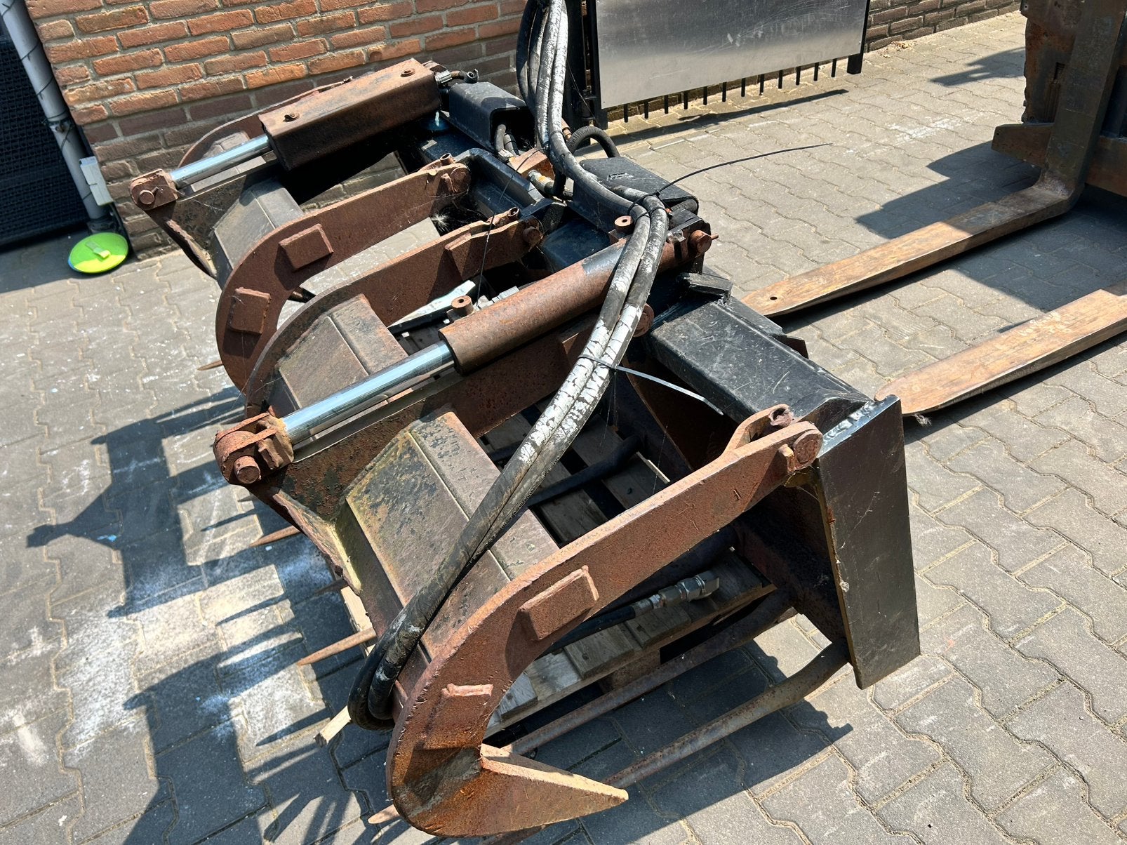 Mest klem , riek ( bobcat ), Ophalen, Gebruikt, Elektromotor