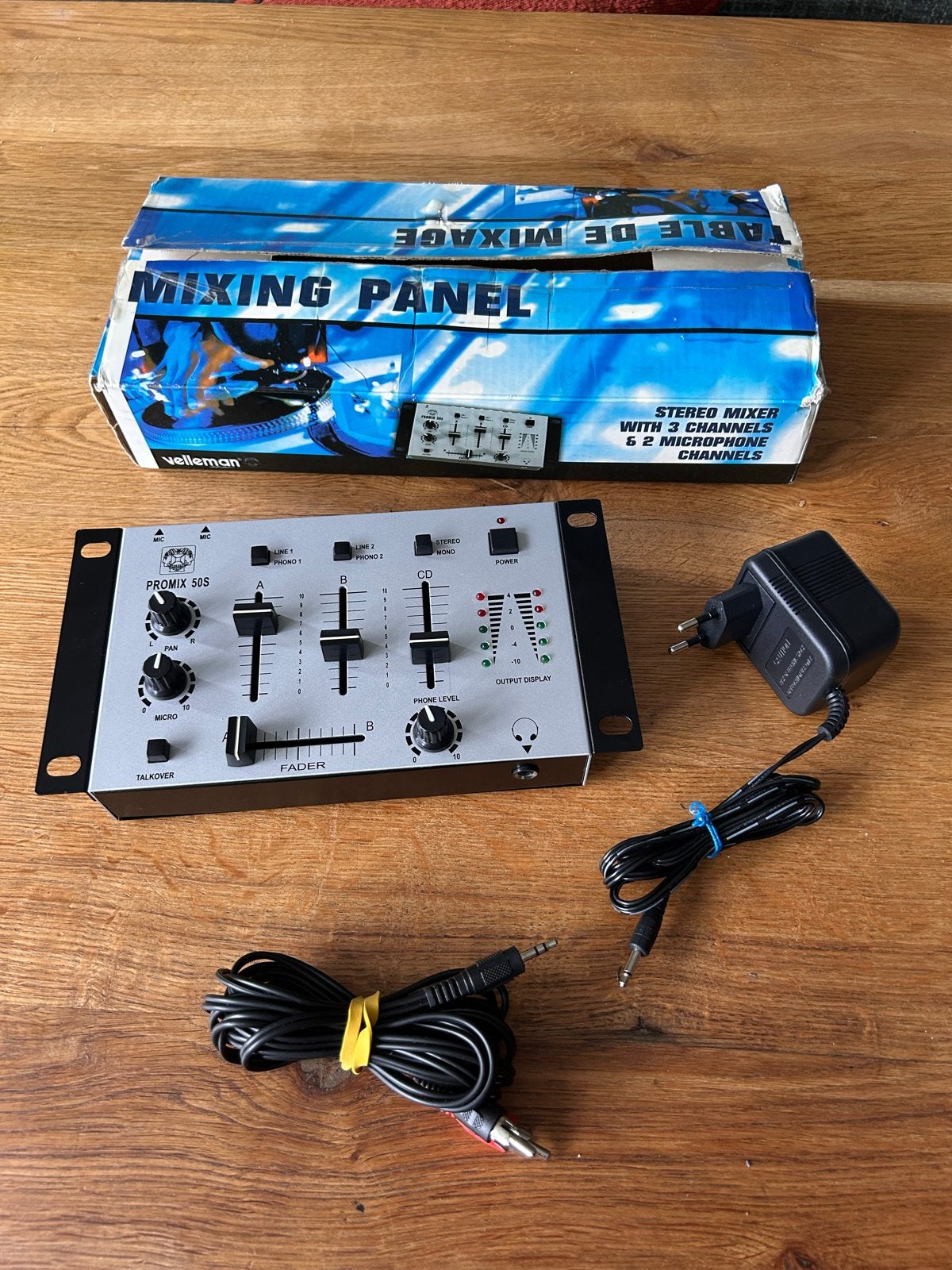 Velleman 3-kanaals stereo mengpaneel met 2 microfooningangen, Ophalen of Verzenden, Gebruikt, Minder dan 5 kanalen, Microfooningang