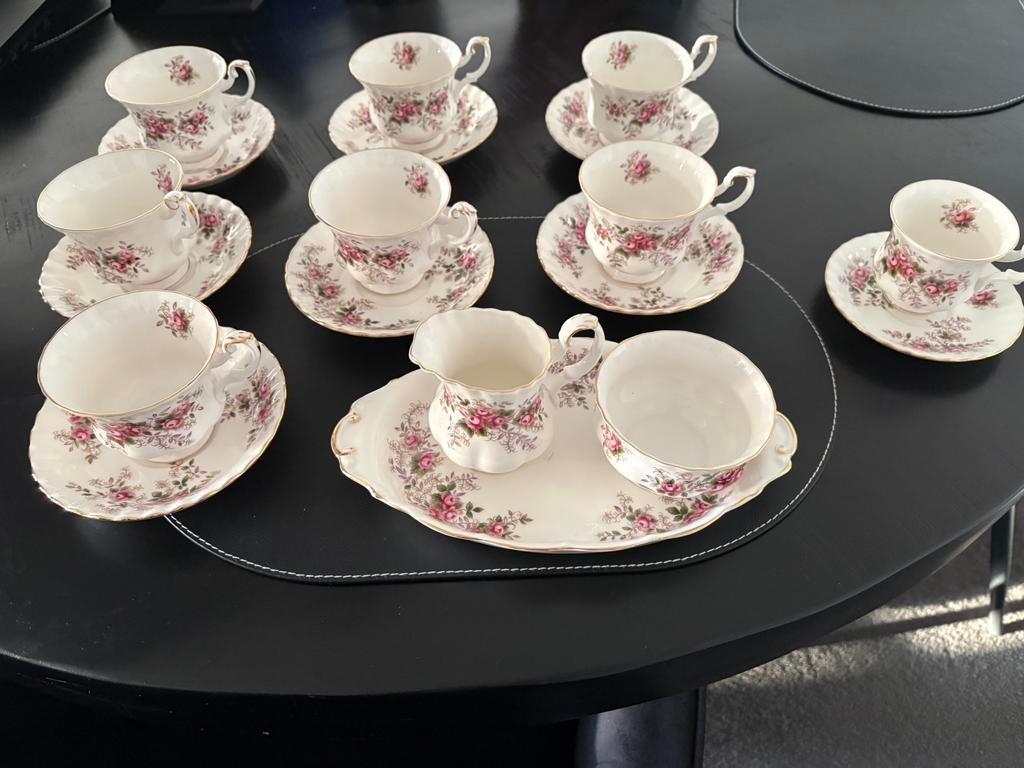 Royal Albert servies, Ophalen of Verzenden, Zo goed als nieuw, Overige stijlen, Kop(pen) en/of Schotel(s)