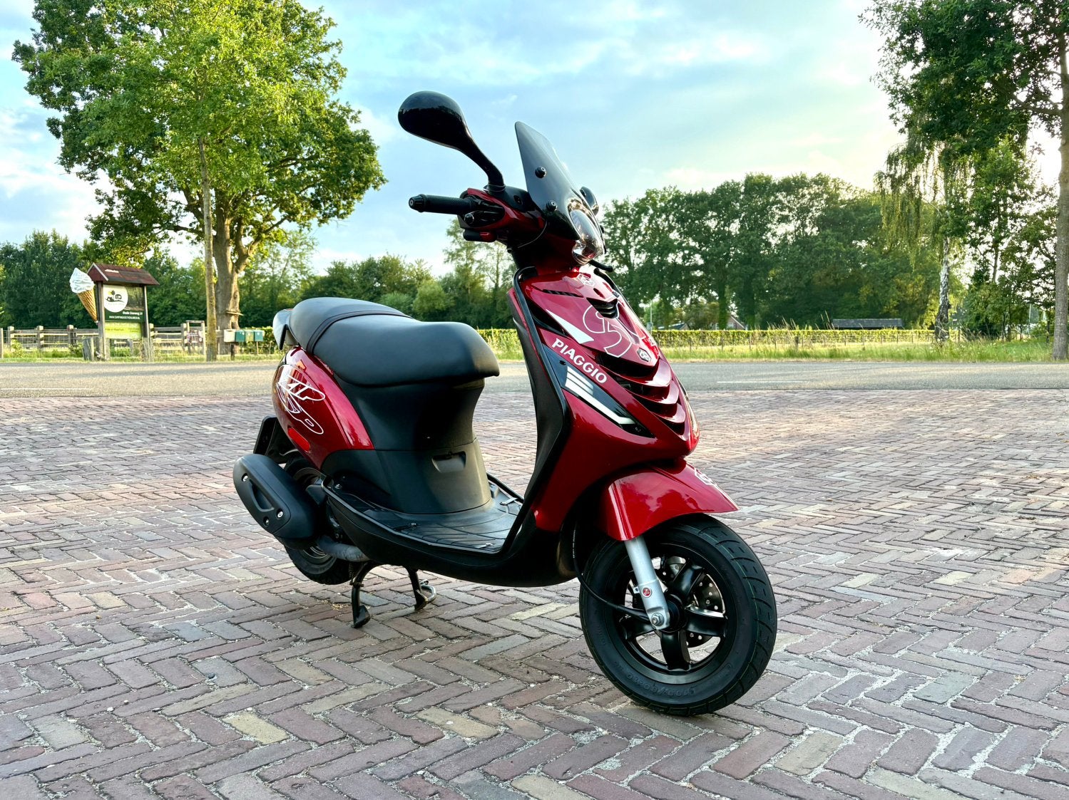 Piaggio Zip Iget | 2024 | 5160 KM | E5 | Rood | Full option, Ophalen, Maximaal 45 km/u, Zip, Zo goed als nieuw