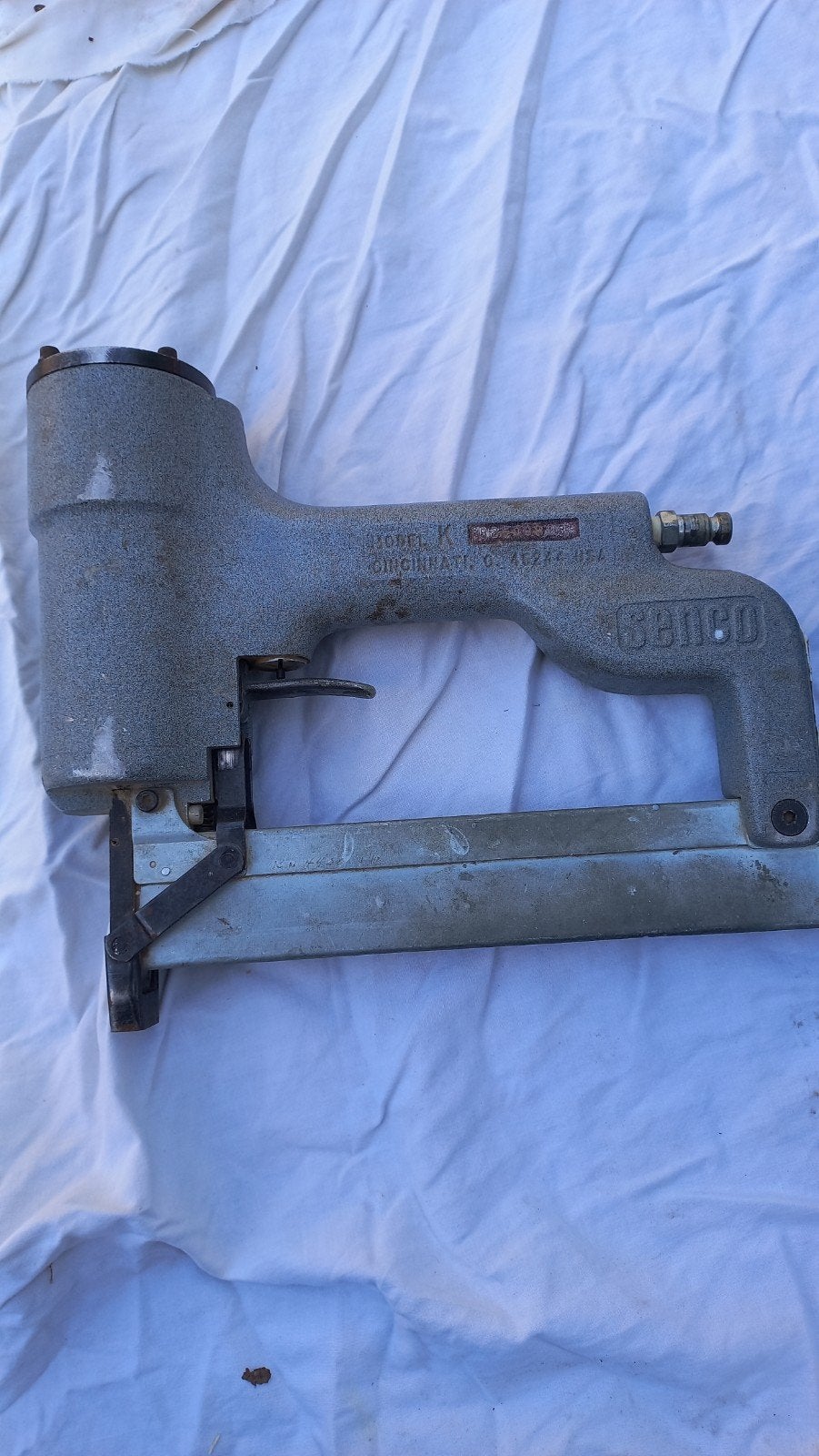 Senco en Bea nietmachines met volop nieten, Doe-het-zelf en Verbouw, Ophalen, Gebruikt