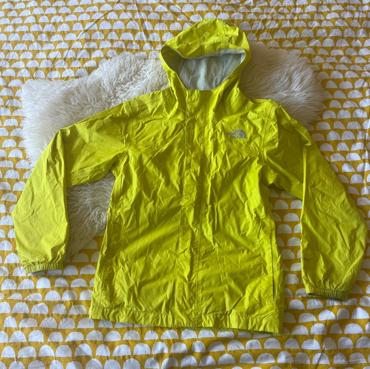 Prachtige gele The North Face regenjas outdoorjas Maat 146, Ophalen of Verzenden, Gebruikt, Jongen of Meisje, Jas