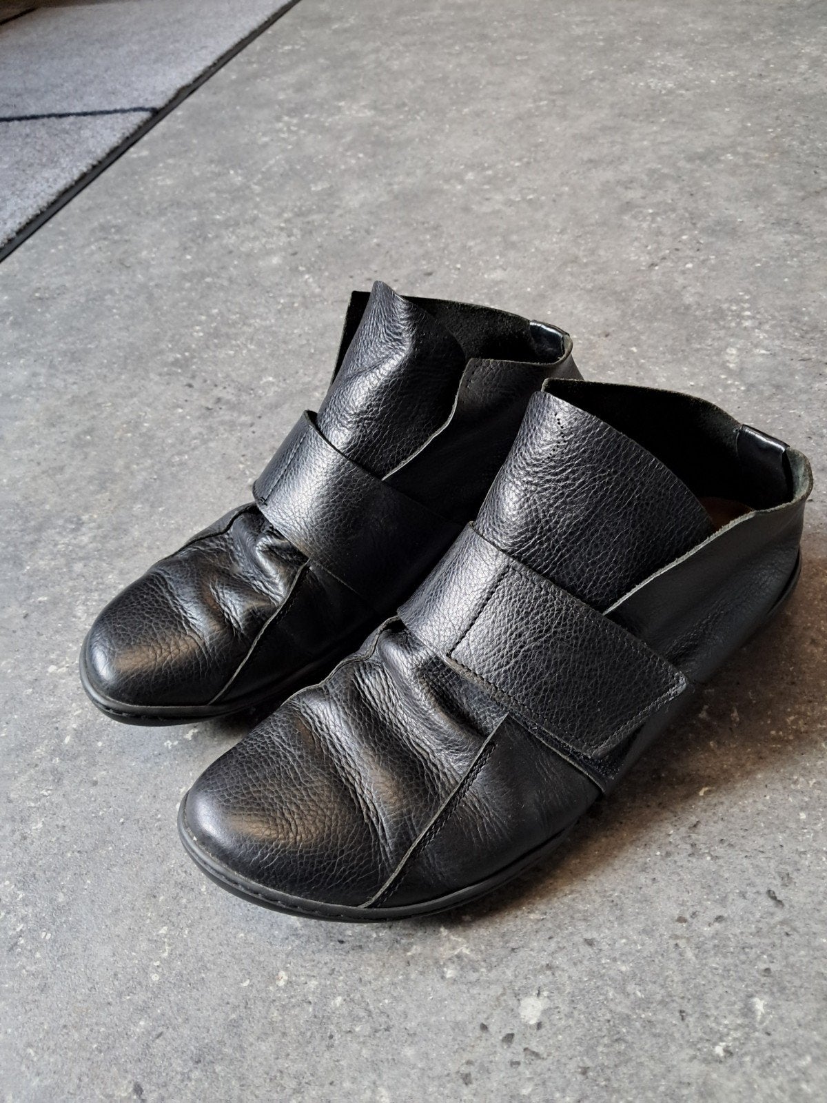 trippen heren mt 43, Kleding | Dames, Ophalen of Verzenden, Zo goed als nieuw, Zwart