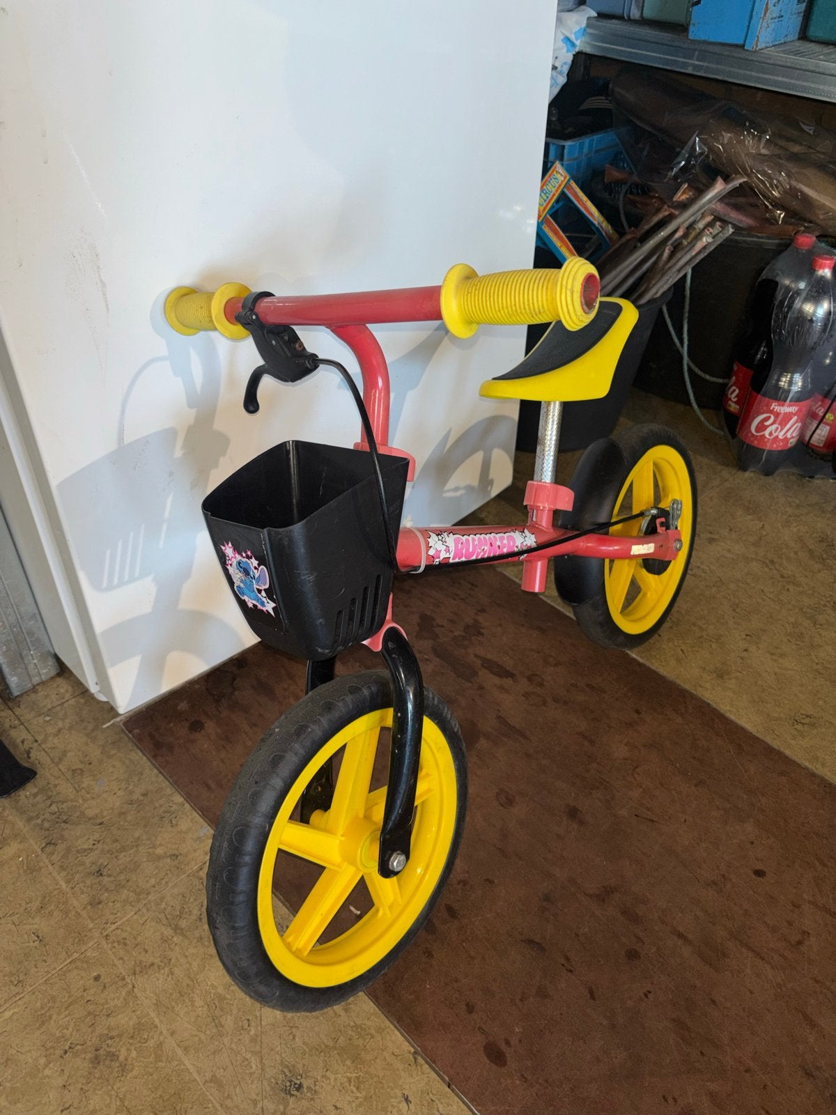 Kinderloopfiets roze/geel met mandje, Ophalen, Gebruikt, Velgrem, 16 tot 20 inch
