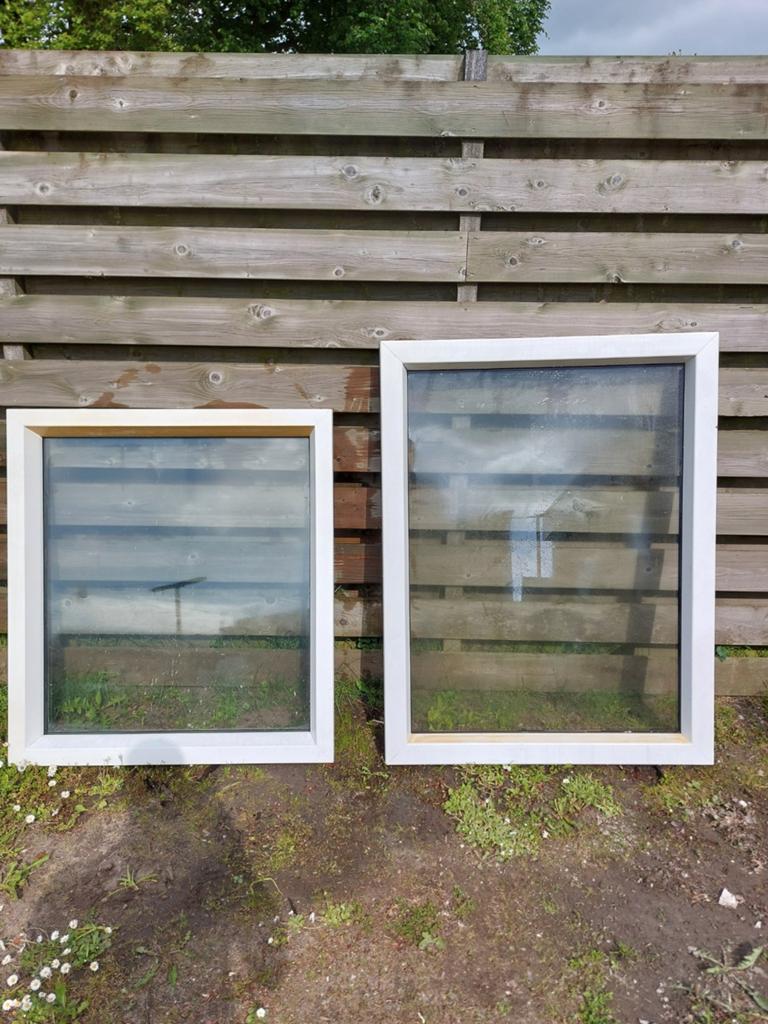 Kunststofkozijnen - 130x100 en 110x100, Doe-het-zelf en Verbouw, Ophalen, Gevelraam of Ruit, Gebruikt, 80 tot 120 cm
