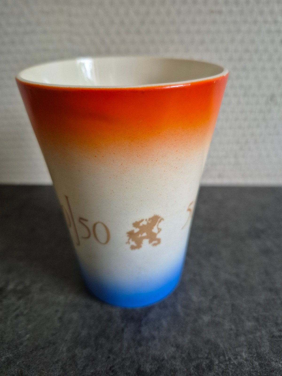 Prachtige Petrus  Regout vintage beker '50/50' vlagkleuren, Ophalen of Verzenden