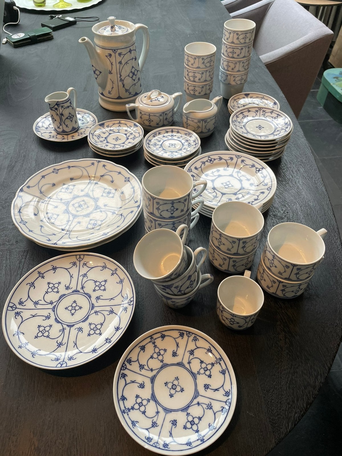 47 stuks servies goed oa theepot Kahla, Ophalen, Zo goed als nieuw, Porselein, Kop en/of schotel