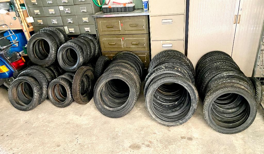 partij scooter- en brommer banden, Fietsen en Brommers, Ophalen of Verzenden, Nieuw, Overige typen, Pirelli