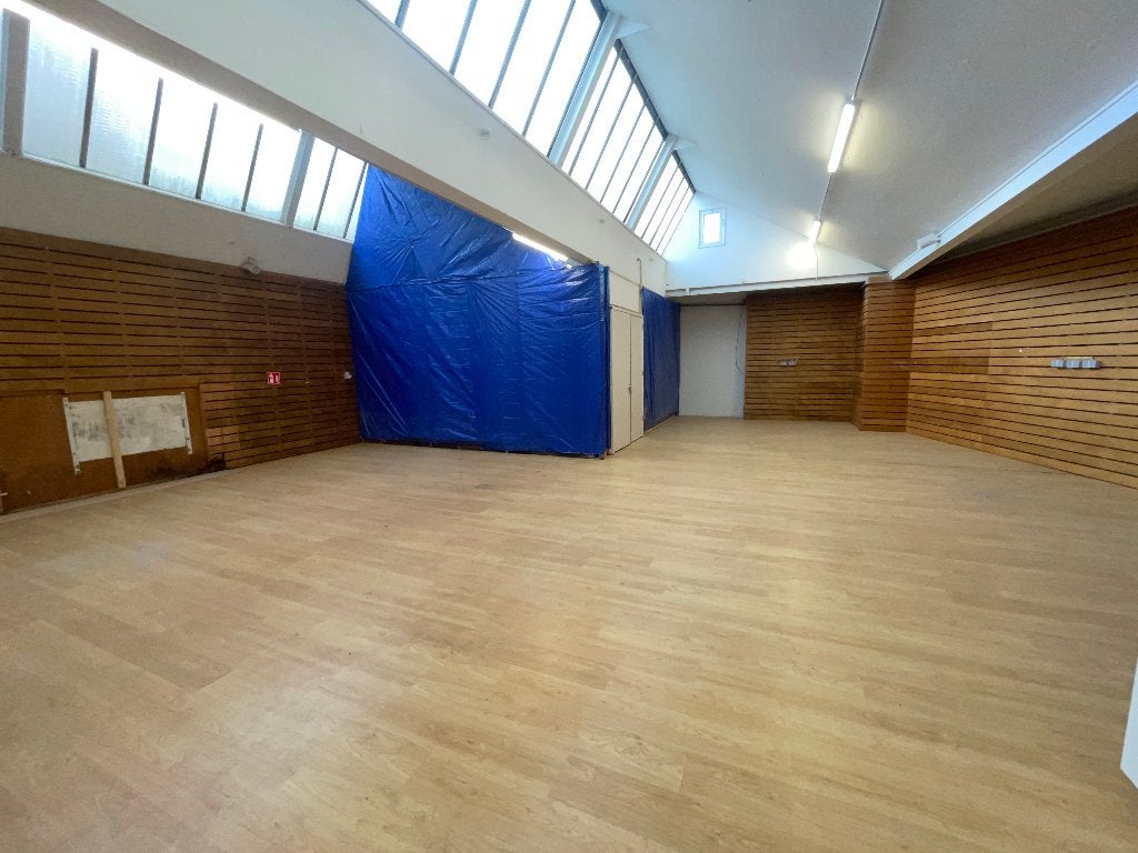 Ruime opslag te huur in centrum Hilversum; per direct, 115 m², Huur, Bedrijfsruimte