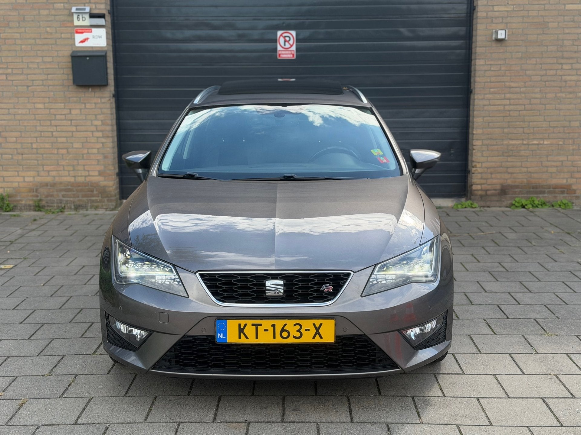 Seat Leon ST 1.4 EcoTSI FR Clima cruise Navi Pano Led Alcant, Auto's, Voorwielaandrijving, Dealer onderhouden, Gebruikt, 4 cilinders