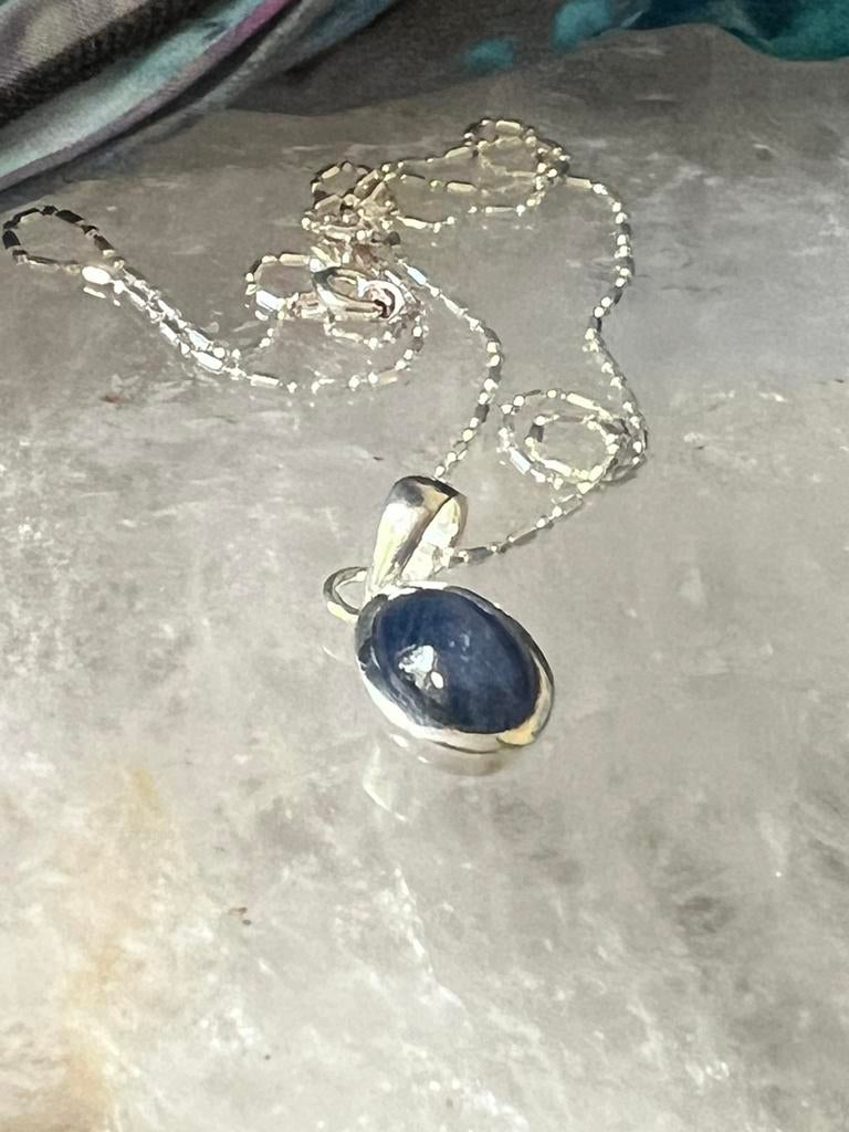 Saffier hanger geluk beschermt inzicht wijsheid magie uniek, Blauw, Nieuw, Ophalen of Verzenden, Verstelbaar