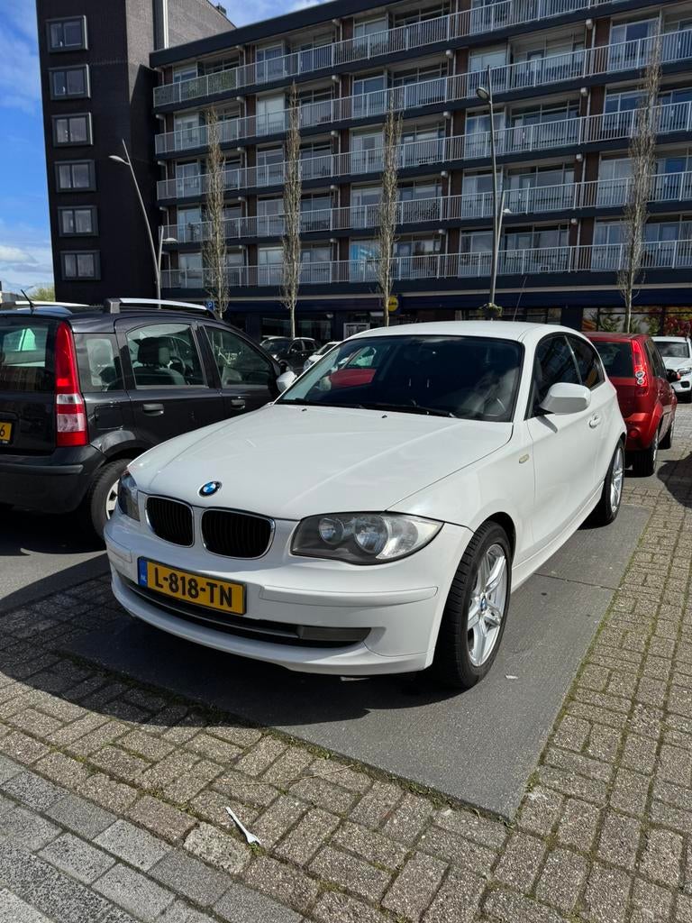 BMW 1-Serie 2.0 116I 3DR 2010 Wit, 1-Serie, Euro 5, Achterwielaandrijving, 1995 cc