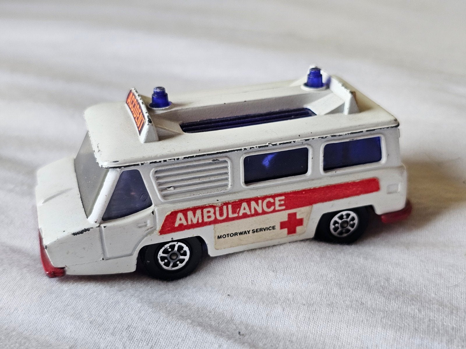 Corgi Motorway Ambulance modelauto 1/43, Ophalen of Verzenden, Gebruikt, Bus of Vrachtwagen, Corgi
