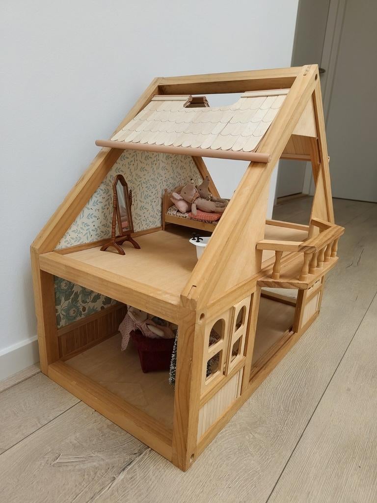 Houten poppenhuis met Maileg muisjes en inrichting, Kinderen en Baby's, Speelgoed | Poppenhuizen, Ophalen, Gebruikt, Poppenhuis