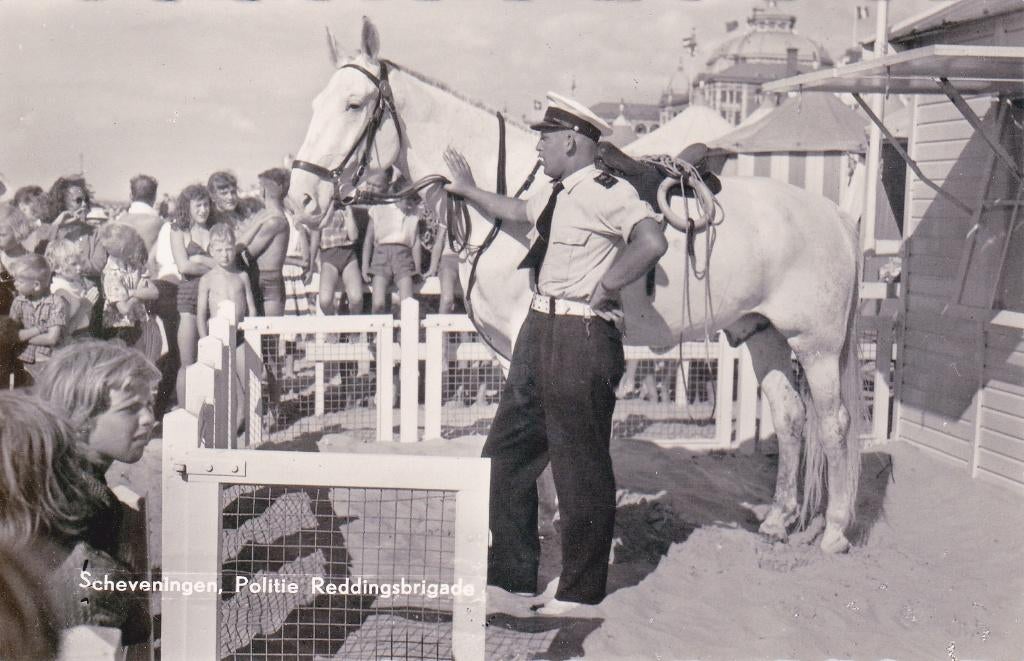 08223 Scheveningen - Politie Reddingsbrigade, Verzamelen, Ansichtkaarten | Nederland, Ongelopen, Zuid-Holland, 1960 tot 1980, Verzenden