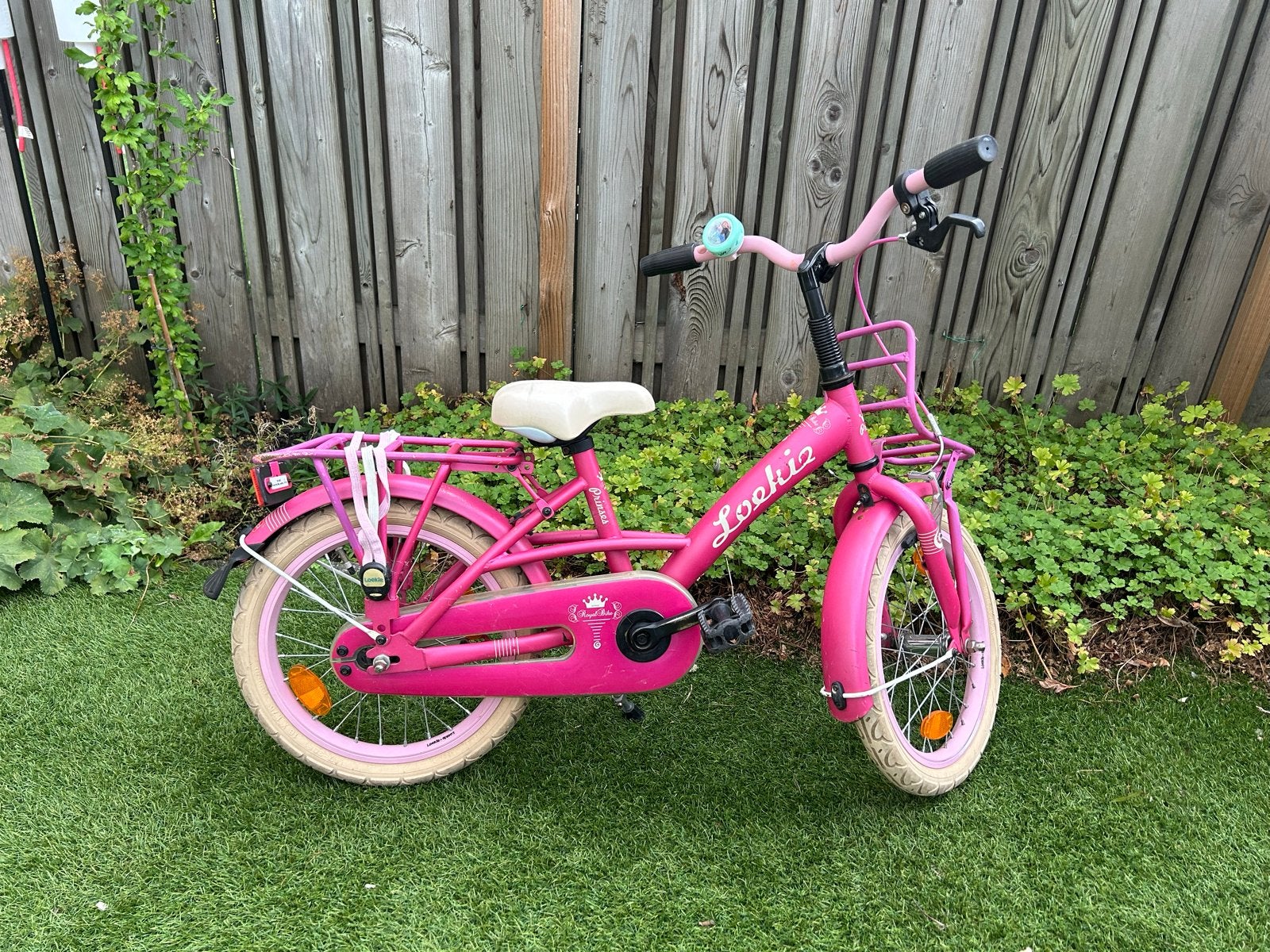 Roze Loekie kinderfiets 16 inch met Frozen bel, Fietsen en Brommers, Fietsen | Kinderfietsjes, Ophalen, Gebruikt, Terugtraprem