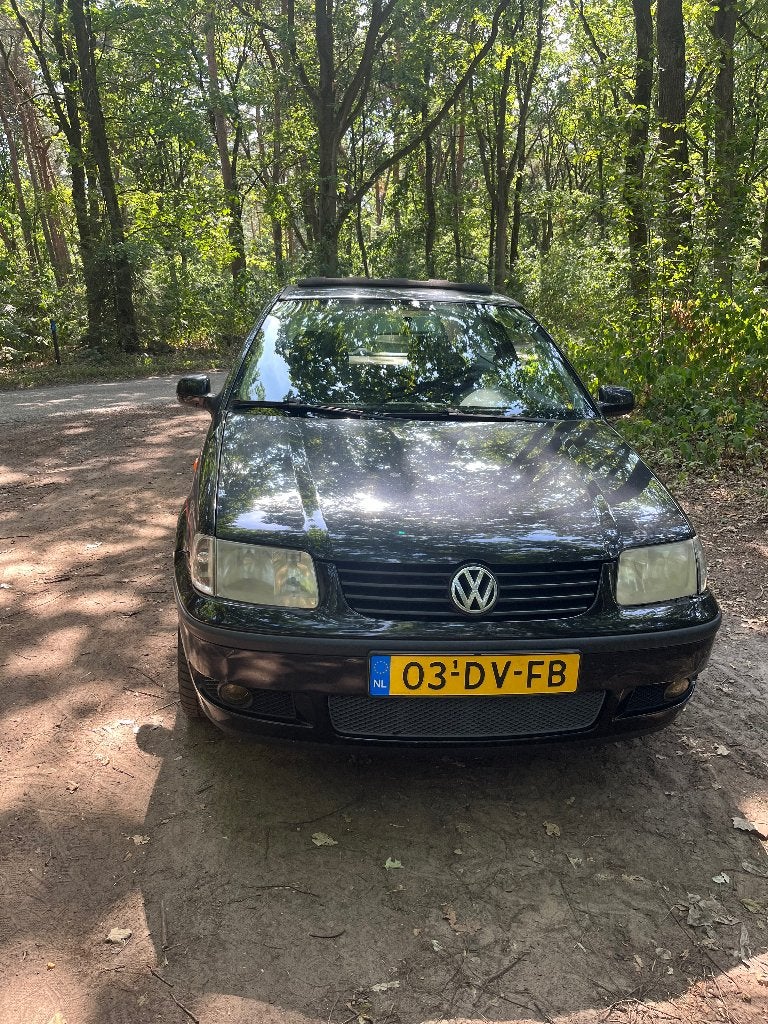 Volkswagen Polo 1.4 44KW 2000 Zwart, Auto's, Voorwielaandrijving, 450 kg, 31 €/maand, 4 cilinders
