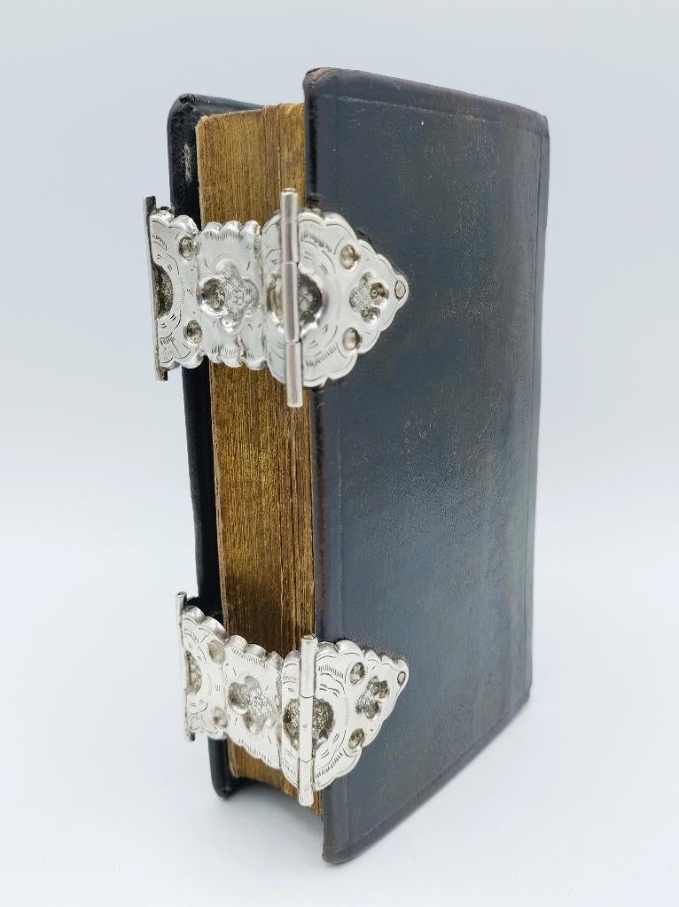 Bijbel met zilveren sloten, K.J. Kanninga, Drachten, 1873, Verzenden, Bijbel