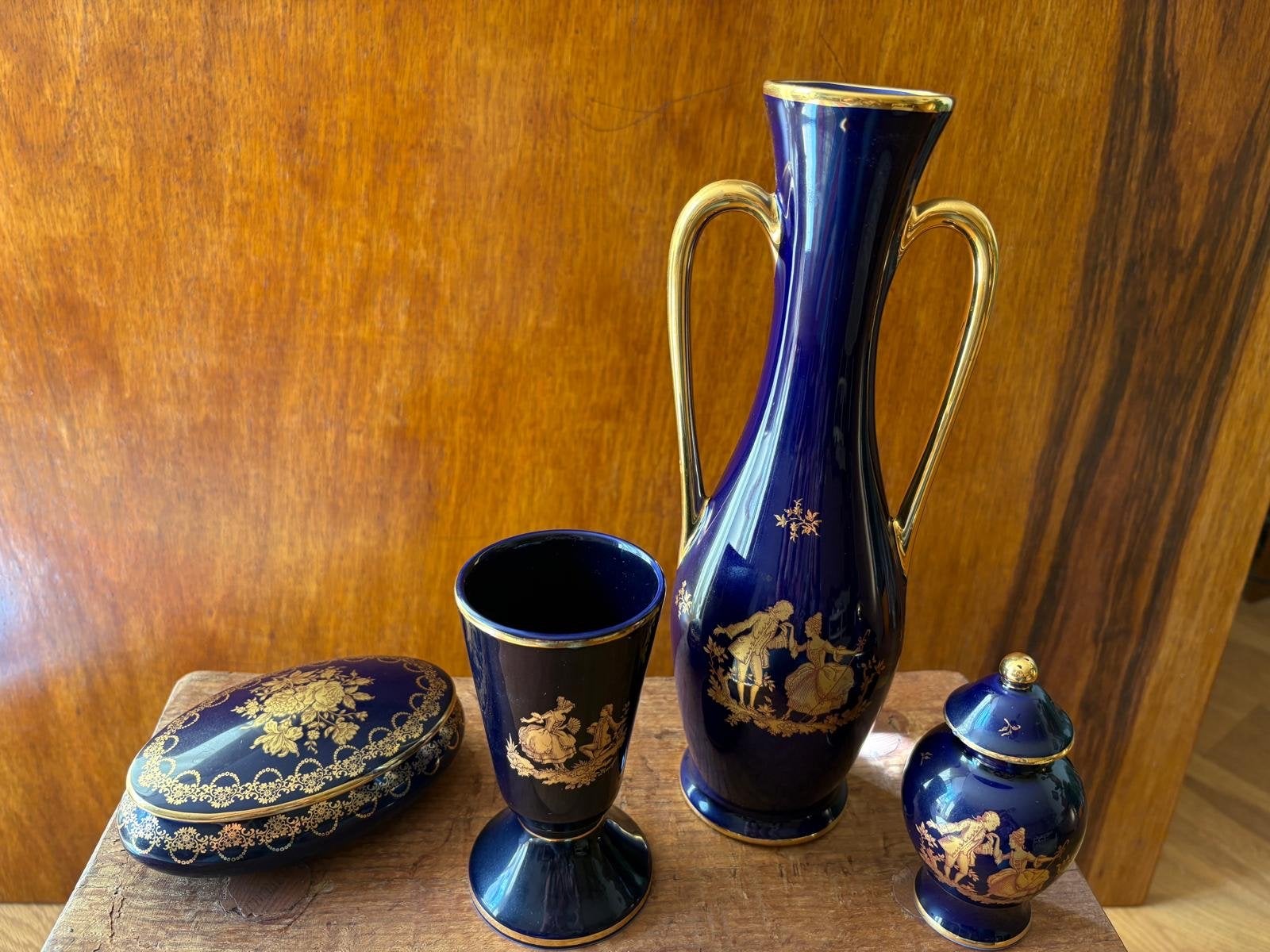 Limoges Porselein Set - Kobaltblauw met Gouddecoratie, Antiek en Kunst, Antiek | Vazen, Ophalen