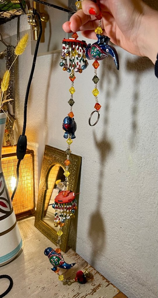 Vintage decoratieve indiase houten kralen vogels muurhanger, Handgemaakt, Hout, Meerkleurig, Ophalen of Verzenden