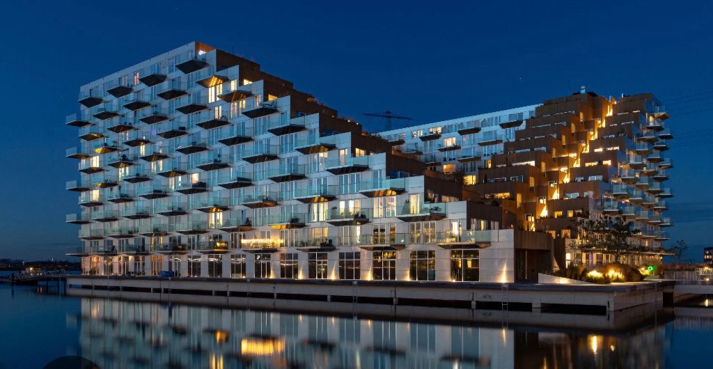 WIJ ZOEKEN WONINGEN/APPARTEMENTEN AMSTERDAM EN OMSTREKEN!