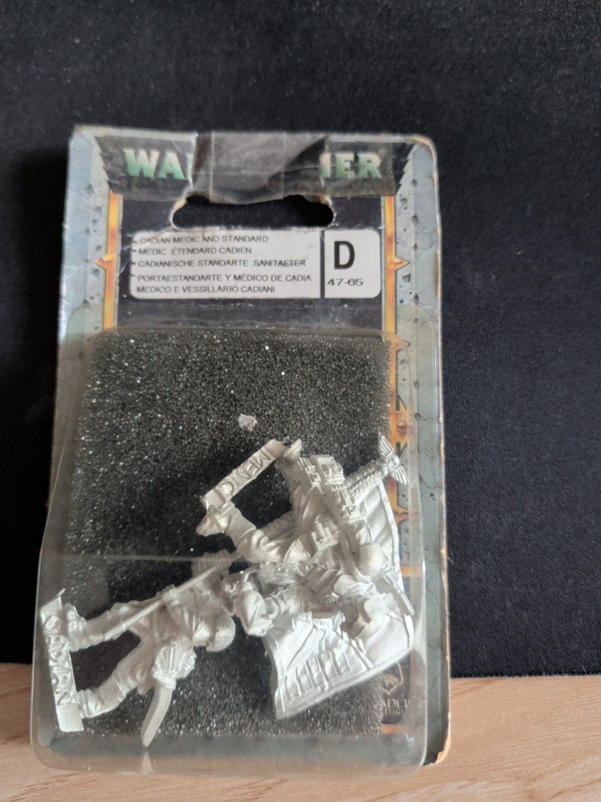 Warhammer 40K Cadian Medic en Standaard, Ophalen of Verzenden, Nieuw, Warhammer 40000, Figuurtje(s)