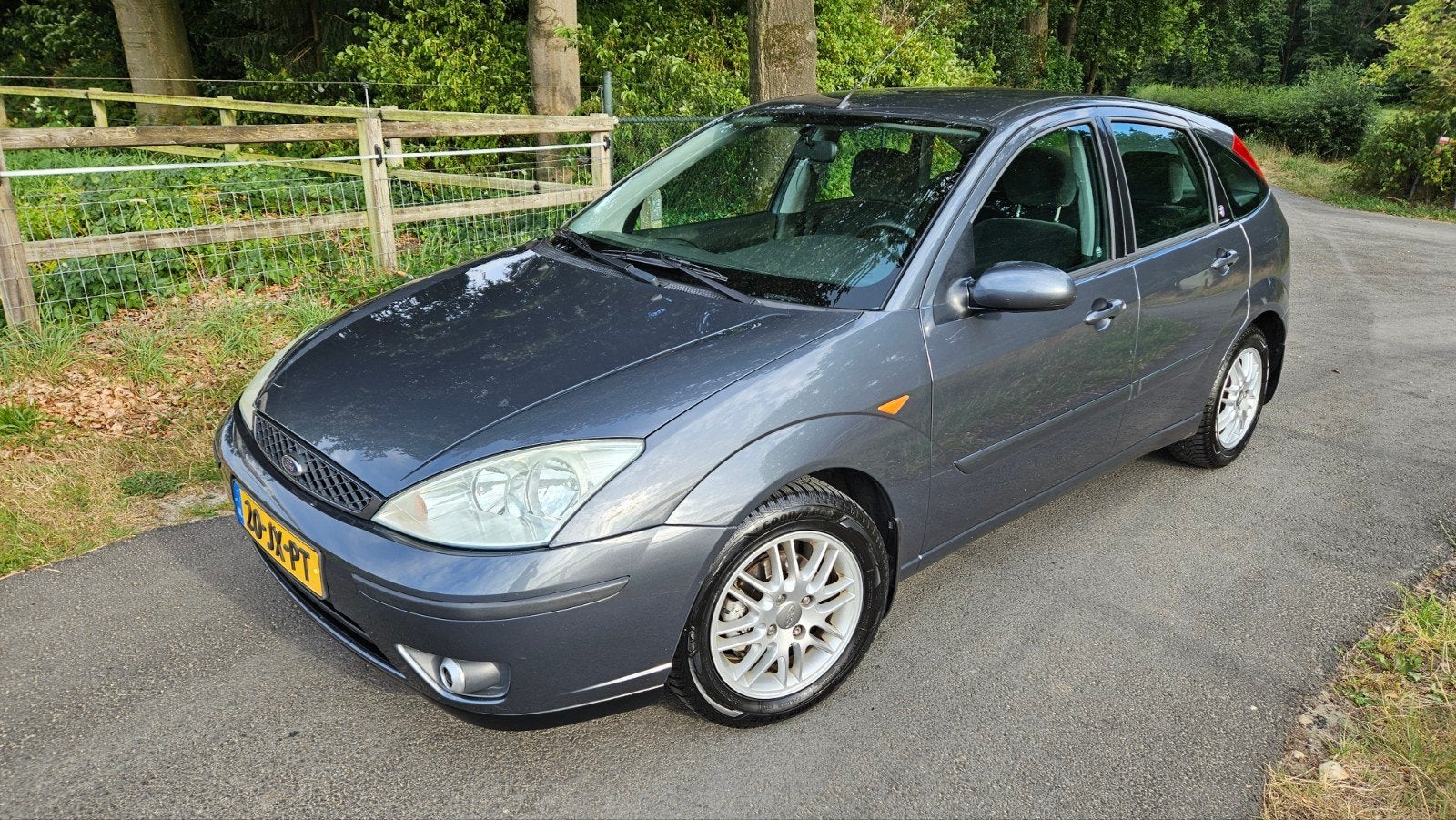 Ford Focus 1.8 I Ghia 5D 2002 Grijs, Auto's, Ford, Stof, 4 cilinders, 1095 kg, 1796 cc