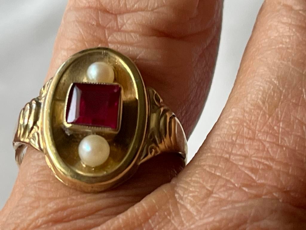 Art Deco Gouden Ring met Robijn en Zaadparels - Maat 17,5, Verzenden, Zo goed als nieuw, 17 tot 18, Met edelsteen