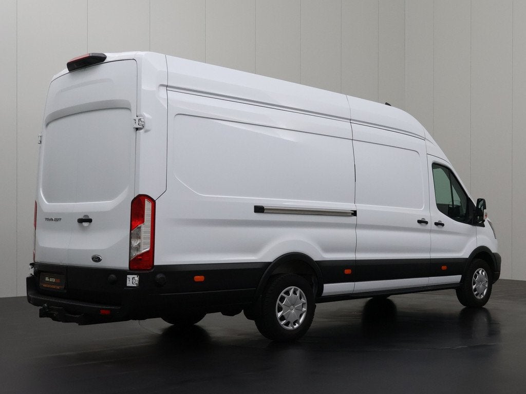 Ford Transit 130PK L4H3 Jumbo | Camera | Trekhaak | 3-Zits |, Gebruikt, 4 cilinders, 2500 kg, Wit