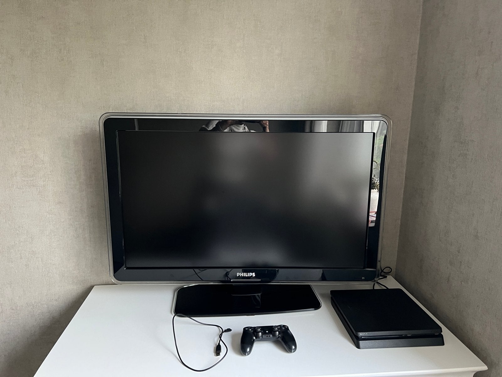 PlayStation 4 met controller, groot Philips LCD TV scherm, 500 GB, Verzenden, Zo goed als nieuw, Met 1 controller